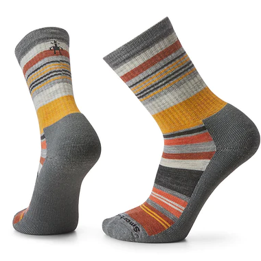 These socks come in diverse colors, designs, and materials, perfect for everyday wear. Convenient and comfortable, they are ideal for daily tasks and casual gatherings.